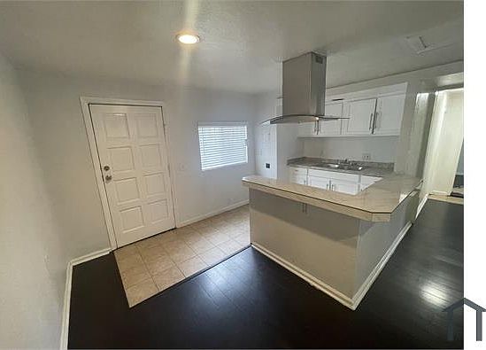2nd image of 4605 1/2 Arlington Ave #2