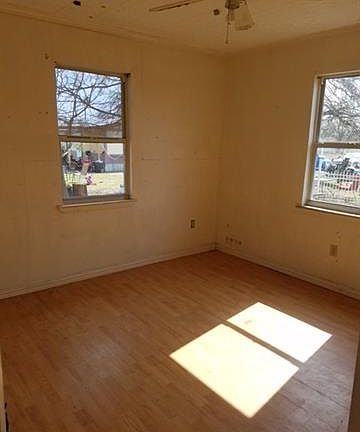5th image of 407 S Grand Ave