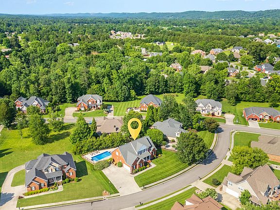 3rd image of 2722 Red Oak Dr NW