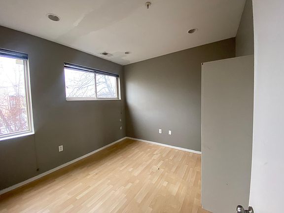 3rd image of 2200 N Sydenham St #3R