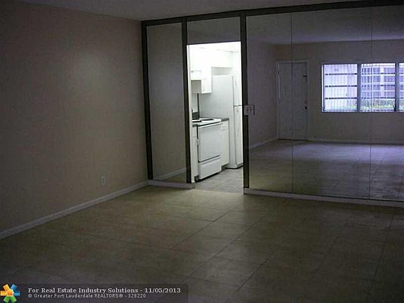 3rd image of 10198 Twin Lakes Dr
