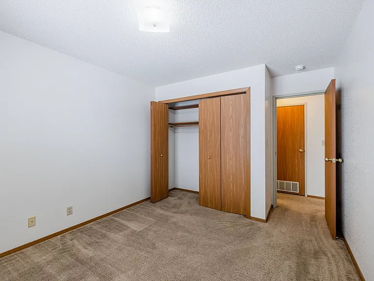 Cambridge Apartments — Photo 20