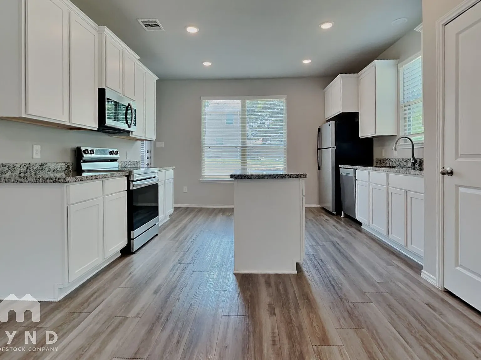 4 bed, 2.5 bath, 1820 sqft, $1,815 — Photo 4