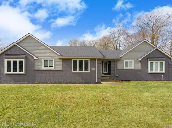 2882 Hiller Rd, West Bloomfield, MI 48324
