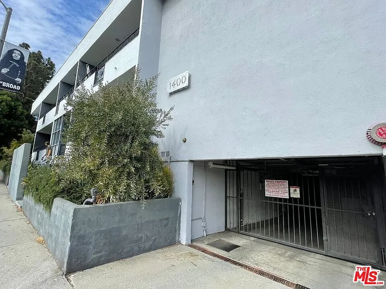 1400 N Fairfax Ave — Photo 45