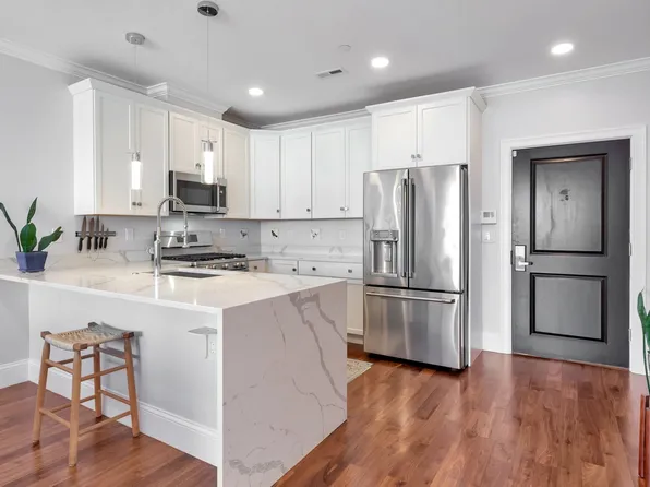 87 Medford St APT 407, Medford, MA 02155