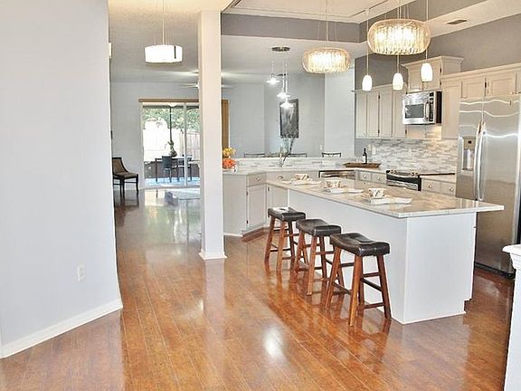 3rd image of 1017 Corkwood Dr