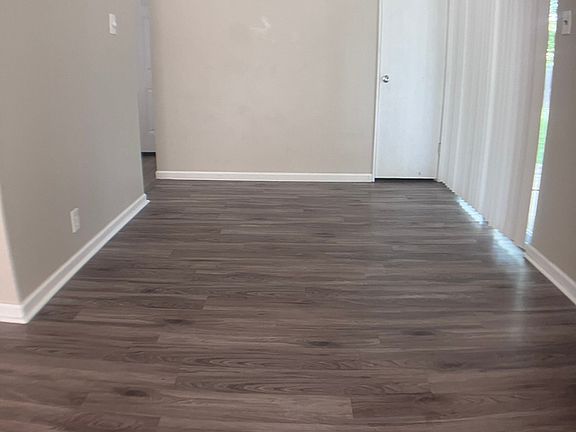 4th image of 2020 Thunderbird Ave