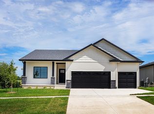 8141 Buckley St, Johnston, IA 50131