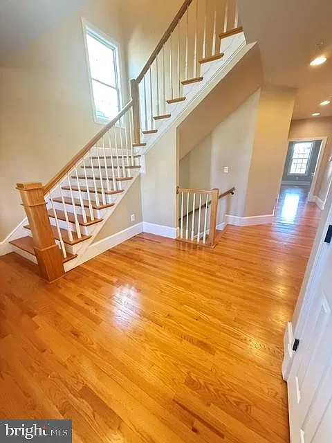 5 bed, 5.5 bath, 4191 sqft, $5,975 — Photo 3