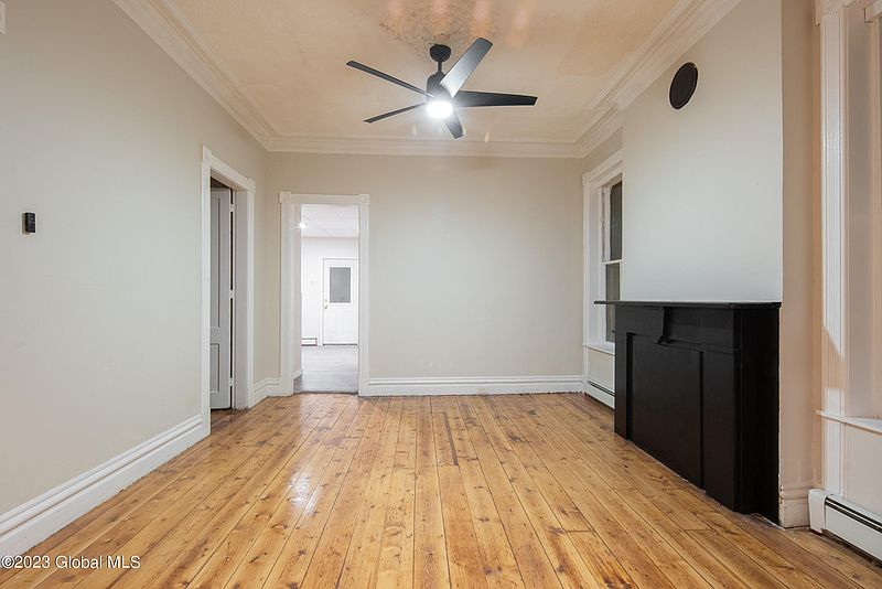 3rd image of 160 Hill Street