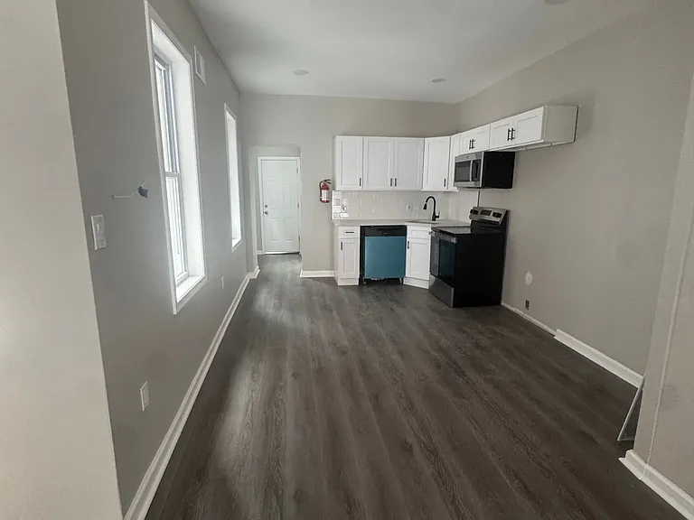 420 N Hobart St — Photo 8