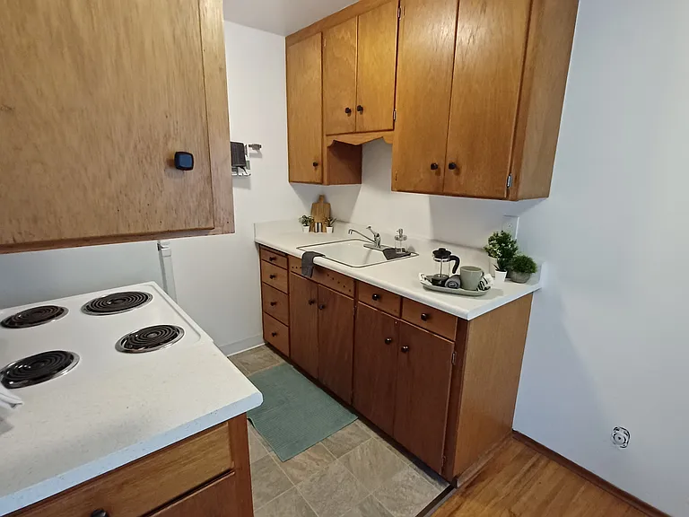 Prospect Manor — Photo 16