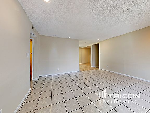 3rd image of 2947 N 77th Ave
