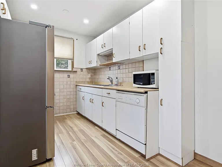 1229 Arncliffe Place — Photo 7