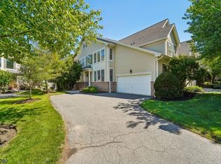 76 Schindler Way, Fairfield, NJ 07004