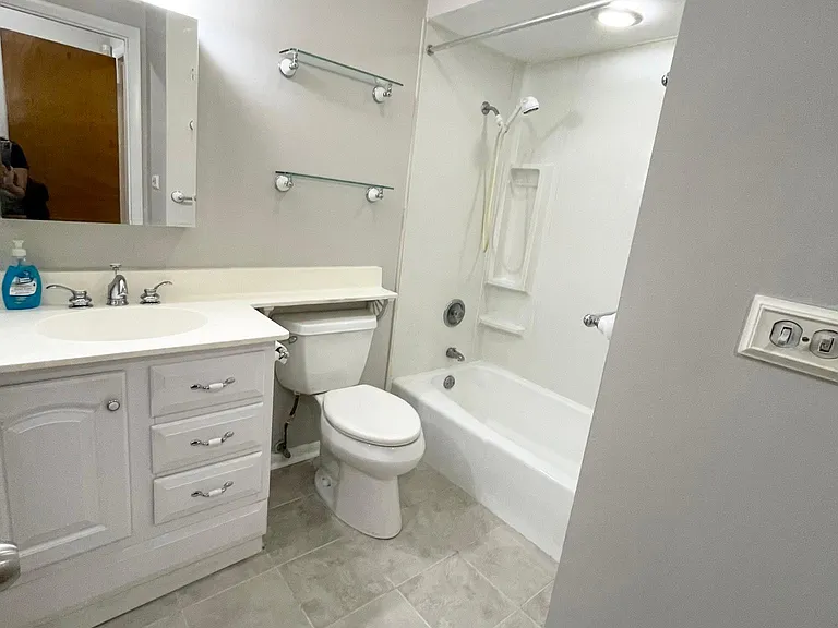 1430 N Evergreen Ave #1C — Photo 9