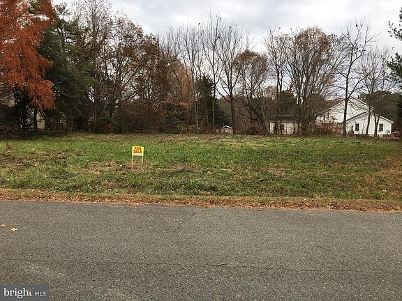5th image of 47915 Waterview Dr