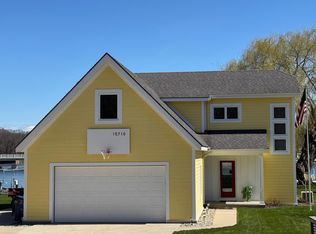 15710 Connelly Ave, Spring Lake, MI 49456