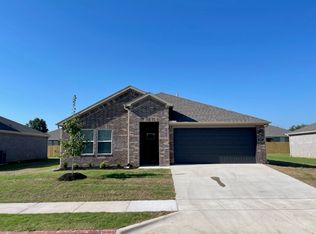 907 W Nursery Rd, Rogers, AR 72758