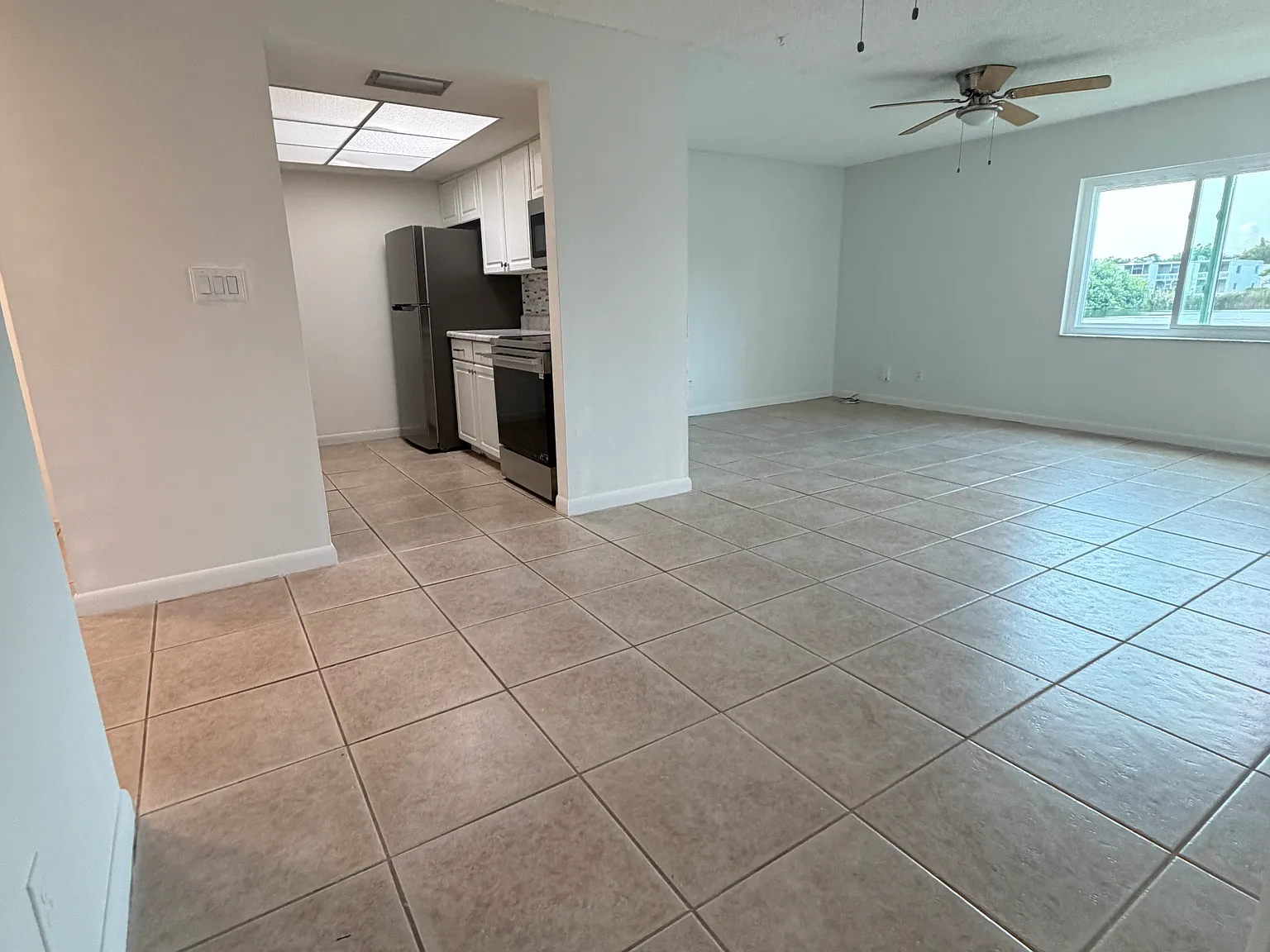 3 bed, 1250 sqft, $2,195 — Photo 2