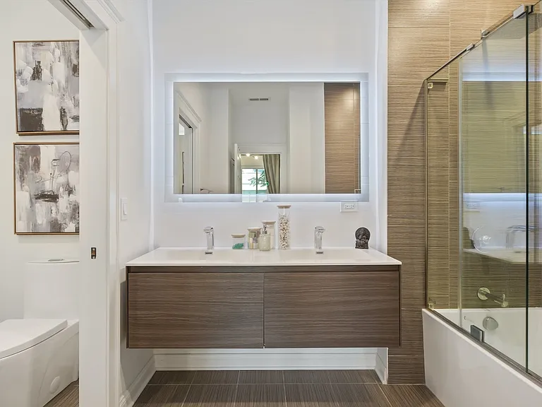 2027 W Race Ave #2W — Photo 16