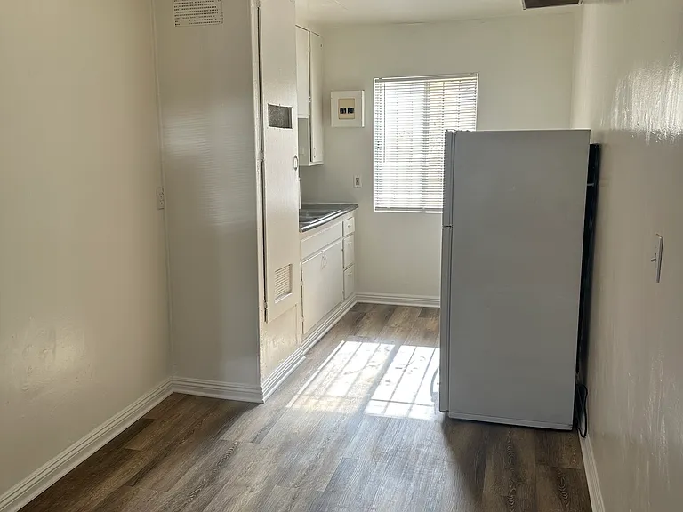 621 W Colden Ave — Photo 3