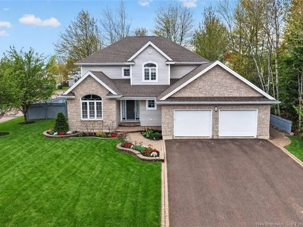 6 Willowdale Ct, Moncton, NB E1G 3V9