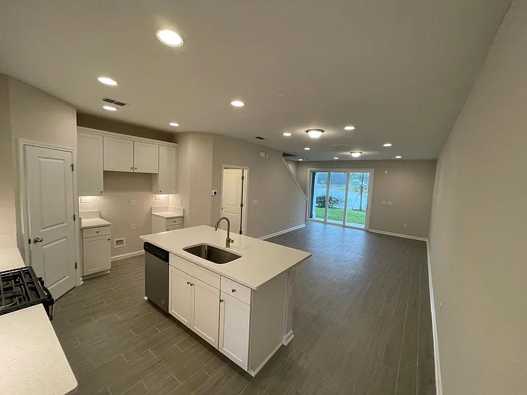 270 Brandon Lakes Dr #270 — Photo 3