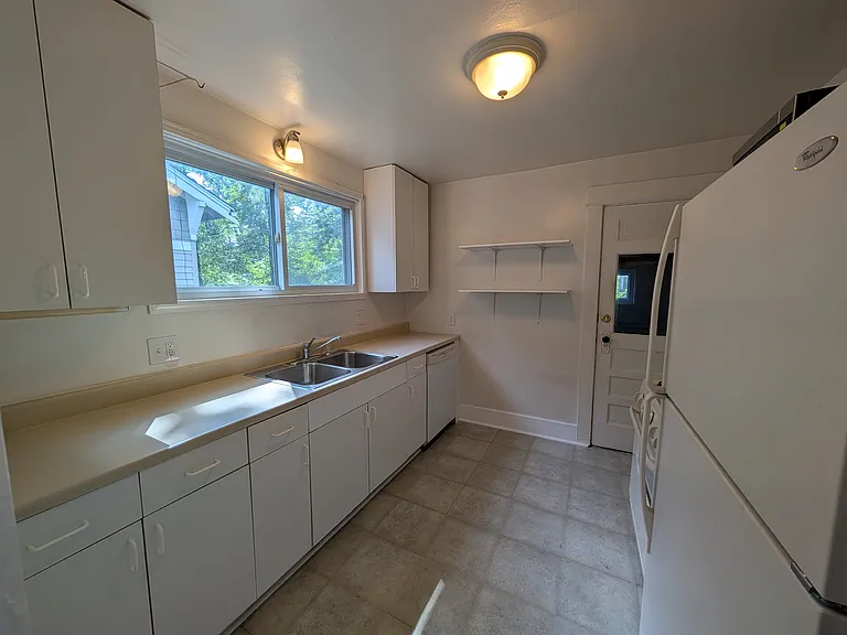 243 W Webster St — Photo 4