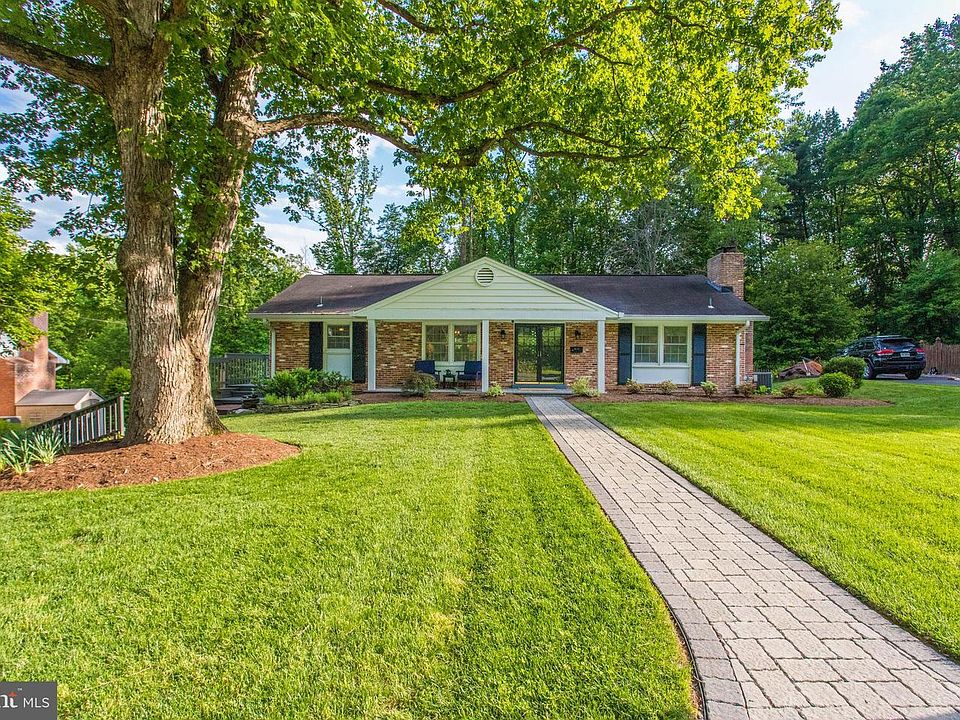 1st image of 3731 Camelot Dr