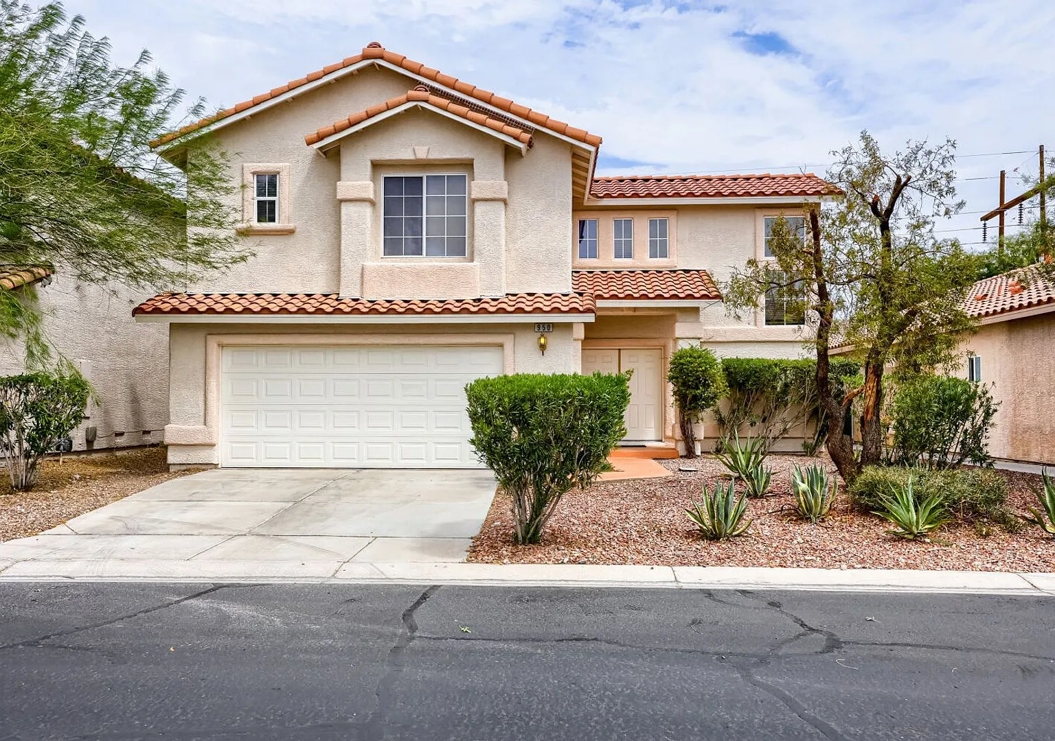 Spacious 3-Bedroom Home with Loft & Backyard Retreat! — Photo 1