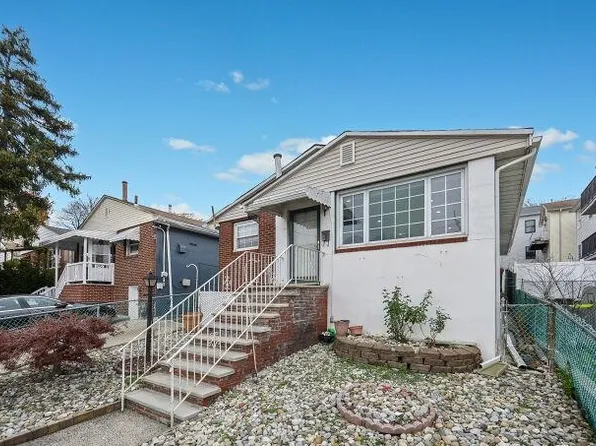 46 Western Avenue image 3 of 36