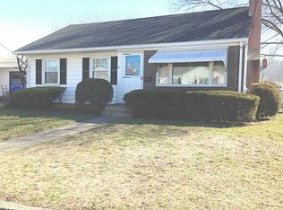 22 Cedarcrest Dr, Pawtucket, RI 02861