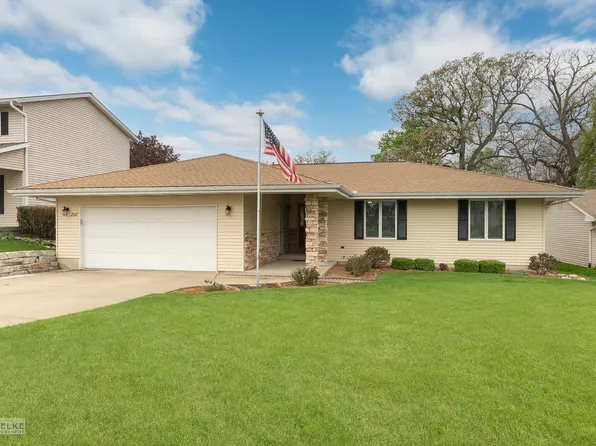 818 Grove St, Earlville, IL 60518