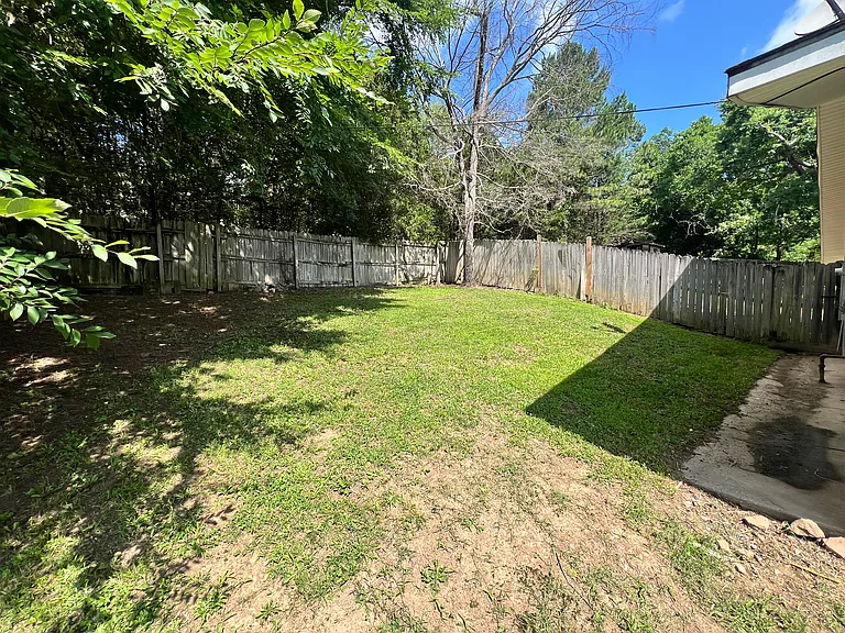 823 N Lola Ln — Photo 18