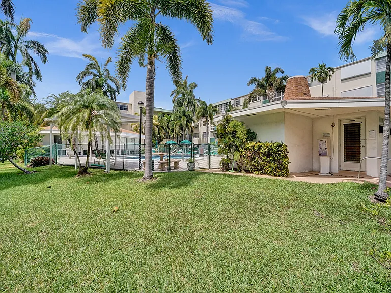 1333 E Hallandale Beach Blvd #302 — Photo 26