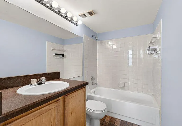 724 Executive Center Dr #31 — Photo 14