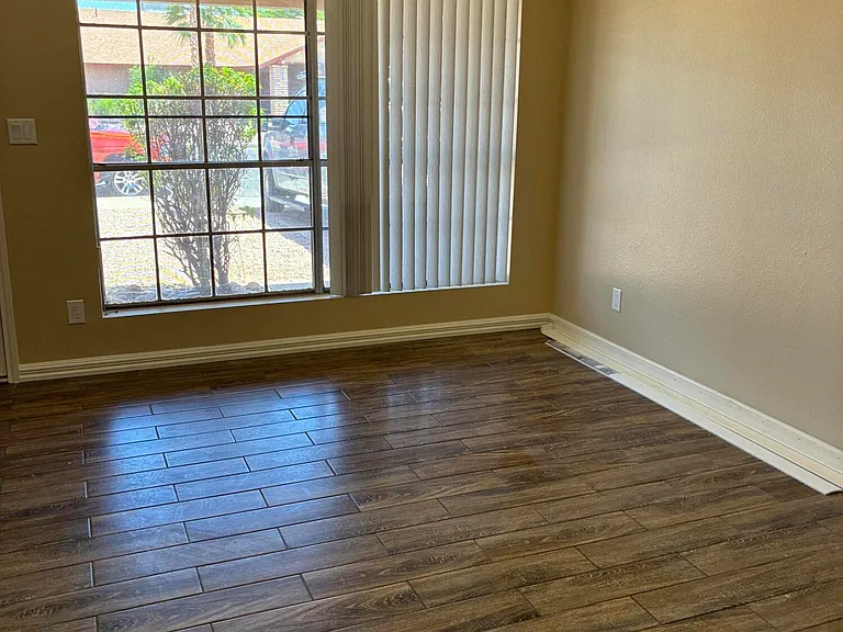 1331 W Stottler Dr — Photo 3