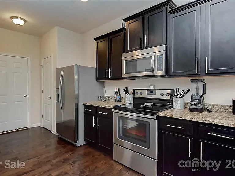 Agava Ln, Charlotte — Photo 2