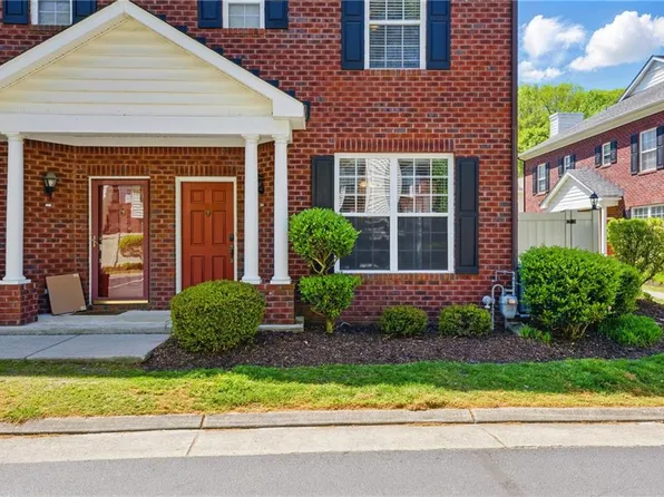 5945 Echingham Dr, Virginia Beach, VA 23464