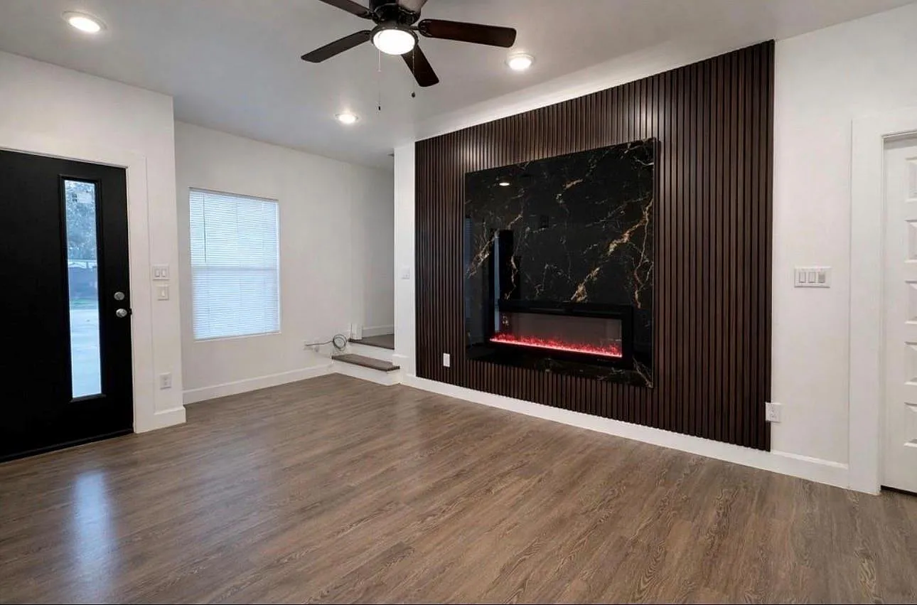 3 bed, 2.5 bath, 2802 sqft, $2,150 — Photo 2