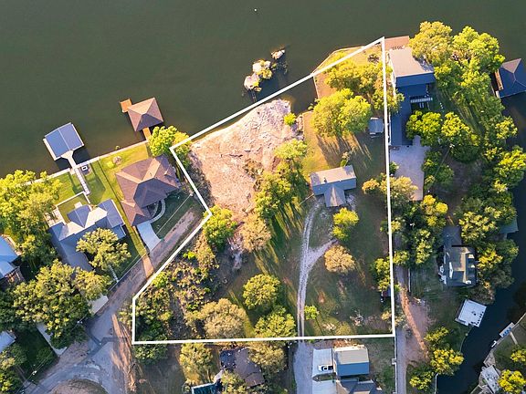 3rd image of 310 Castlehigh Dr