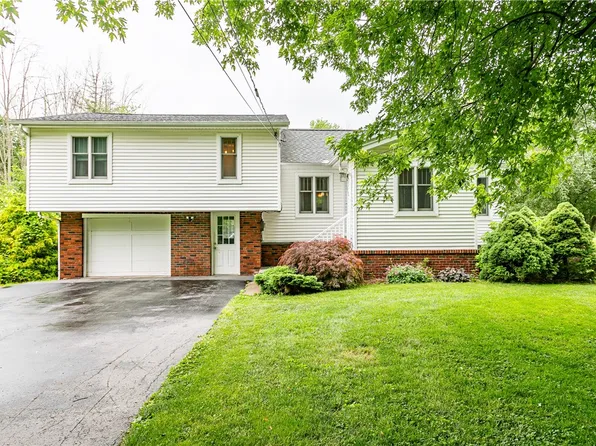 2942 Marshall Rd, Medina, NY 14103