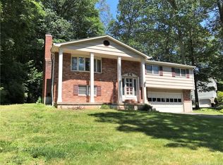 11 Crestwood Dr, East Haven, CT 06513