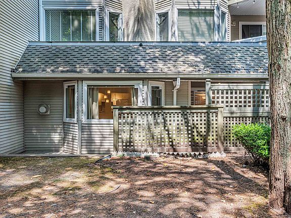 4th image of 3733 Norfolk St #101