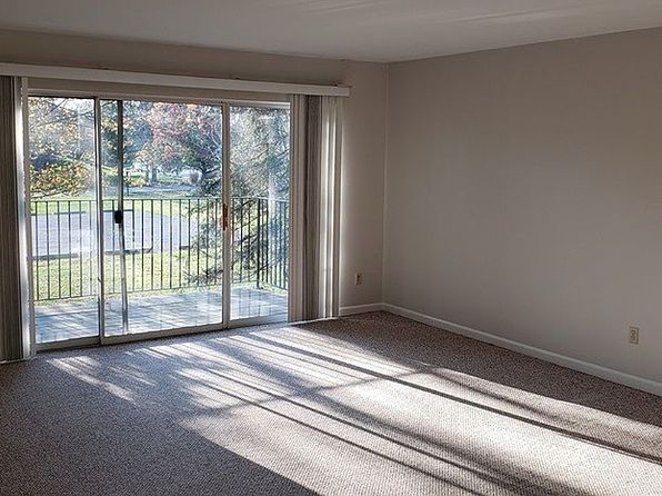 75 Atterbury Blvd APT 206