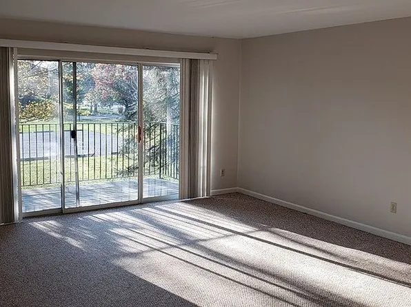 75 Atterbury Blvd APT 206, Hudson, OH 44236