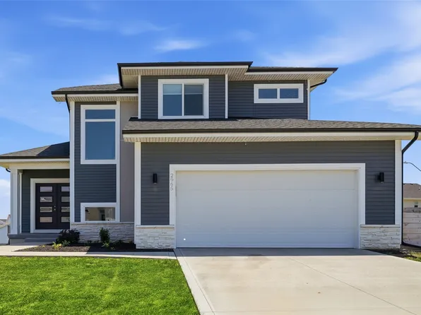 2965 Primrose Ln, Pella, IA 50219