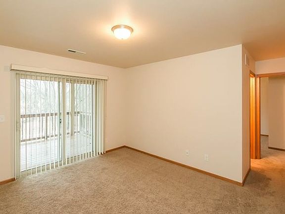 3rd image of 933 Cortney Ln